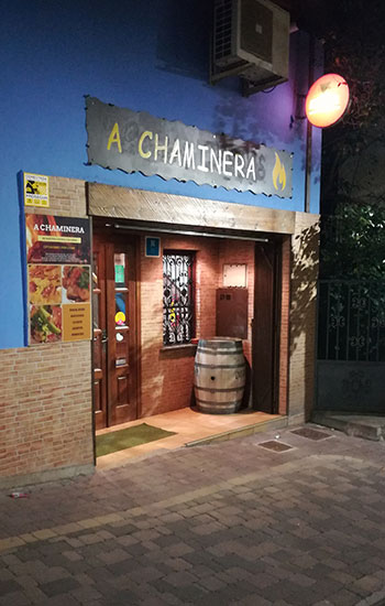 Foto de la entrada del restaurante asador A Chaminera en Sabiñánigo